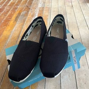 Canvas Toms Size 5.5